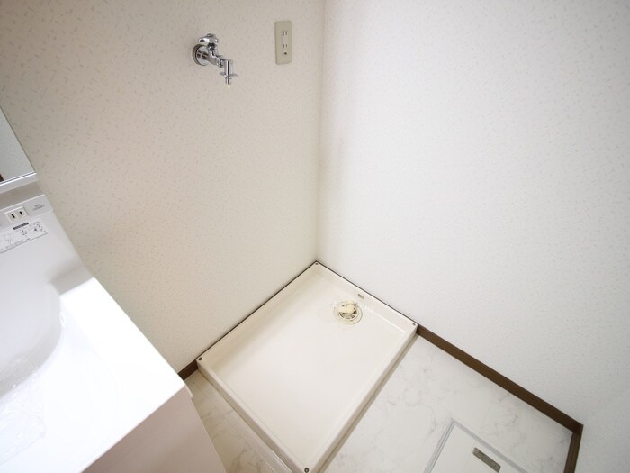 物件内観写真11　(洗濯機置場)