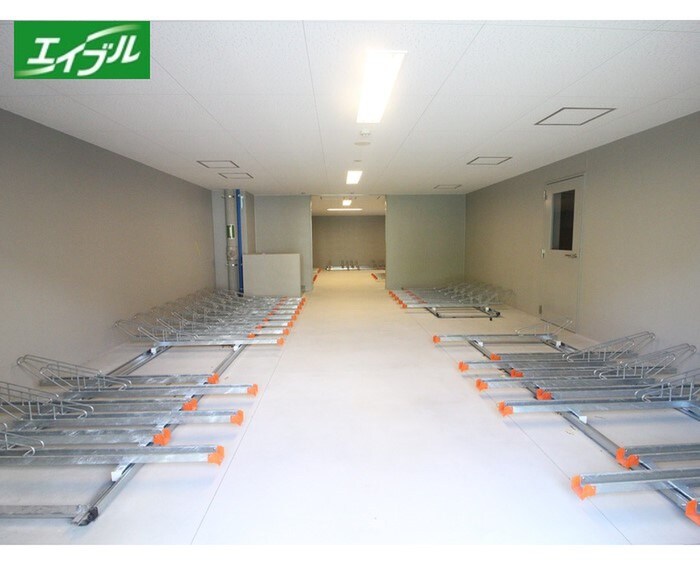 物件外観写真2　(駐輪場)