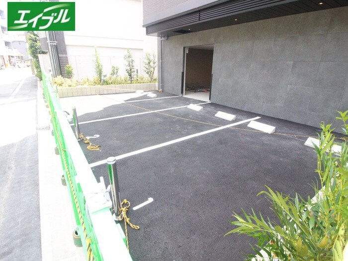 物件外観写真3　(駐車場)