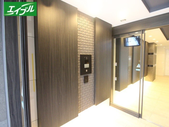 物件外観写真5　(エントランス部分)