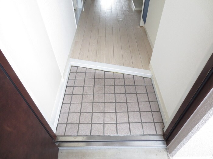 物件内観写真7　(玄関)