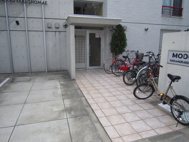 物件外観写真3　(エントランス部分)