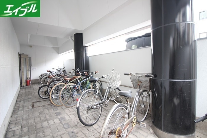 物件外観写真4　(駐輪場)