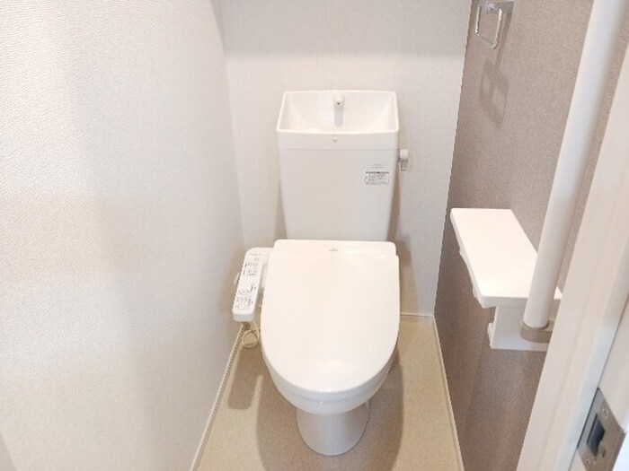 物件内観写真5　(トイレ)