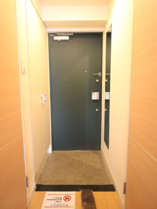 物件内観写真3　(玄関)