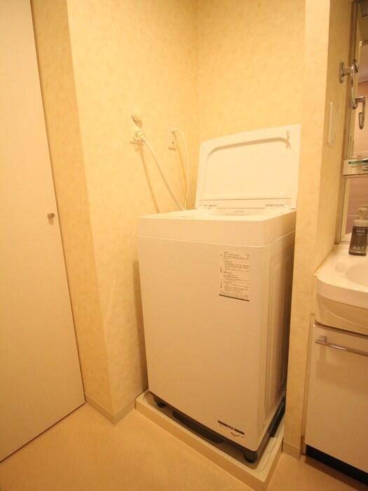 物件内観写真6　(洗濯機置場)