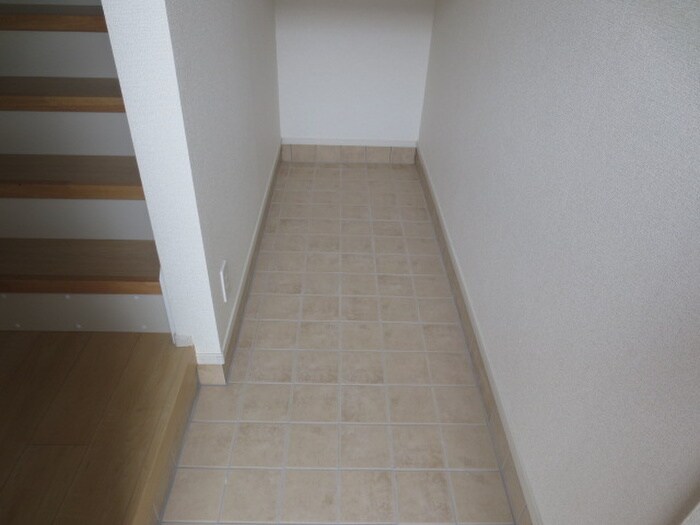 物件内観写真13　(玄関)