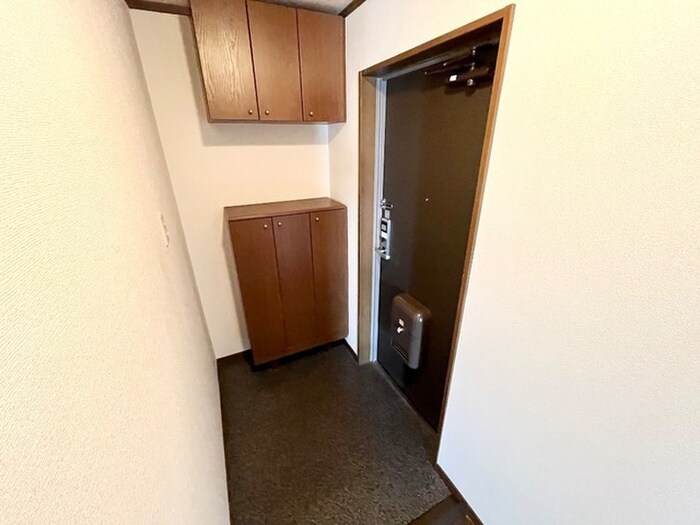 物件内観写真13　(玄関)