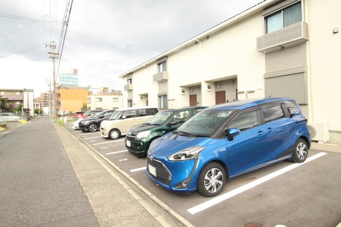 物件外観写真6　(駐車場)