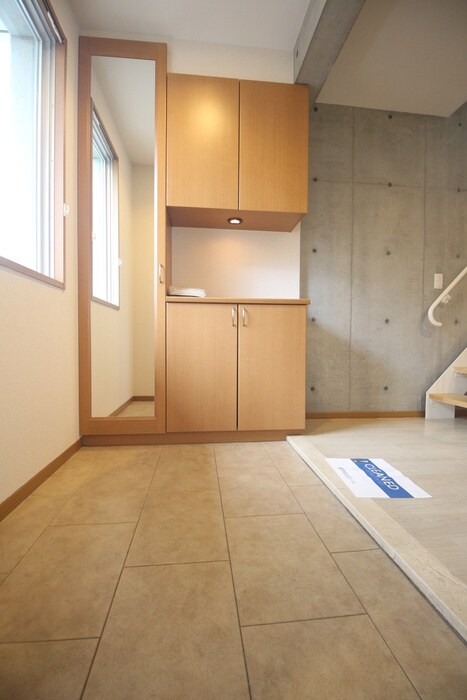 物件内観写真13　(玄関)