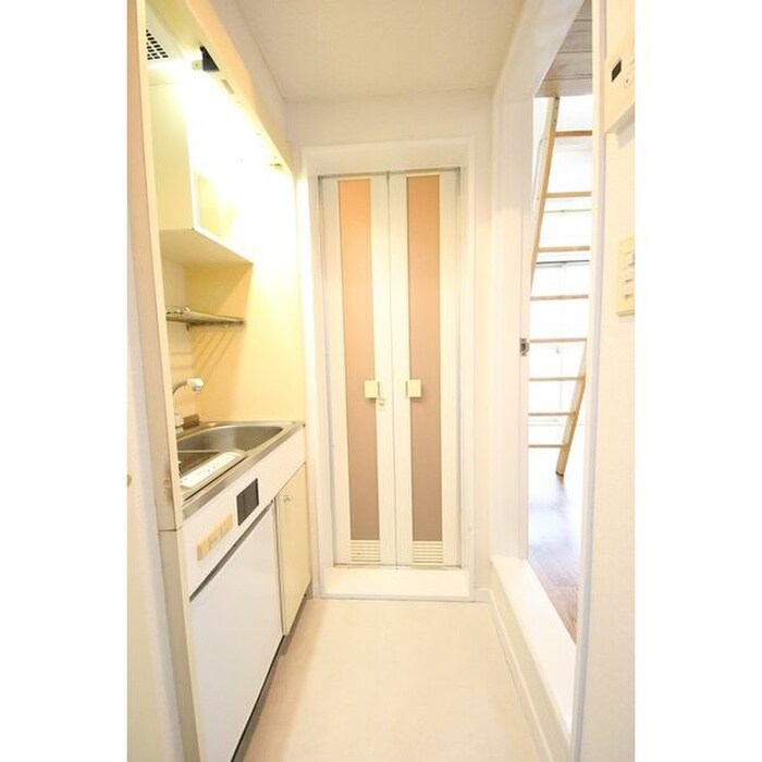 物件内観写真5　(玄関)