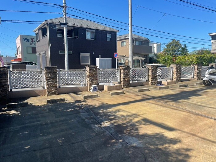 物件外観写真3　(駐車場)