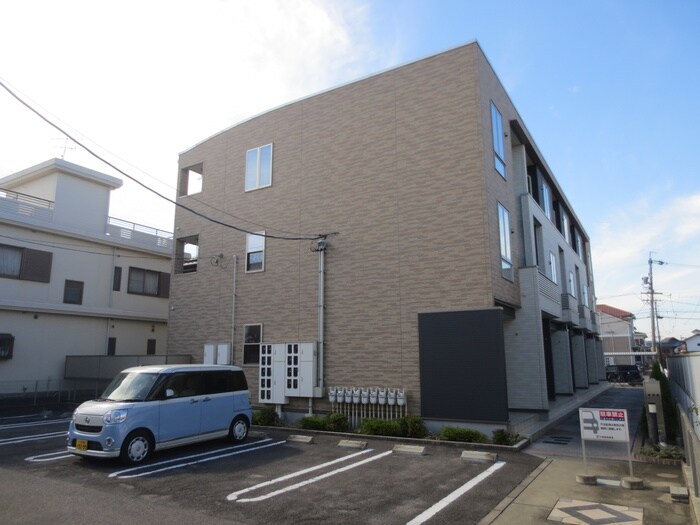 物件外観写真6　(エントランス部分)