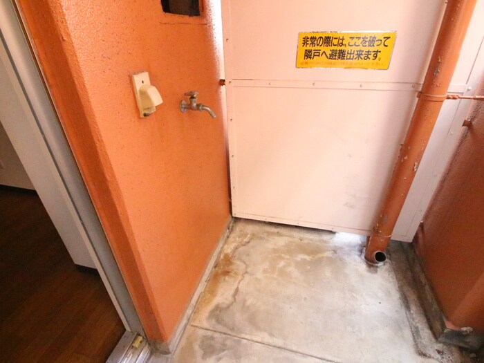 物件内観写真16　(洗濯機置場)