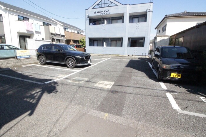 物件外観写真3　(駐車場)