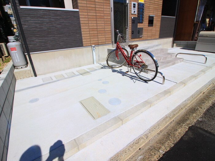 物件外観写真3　(駐輪場)