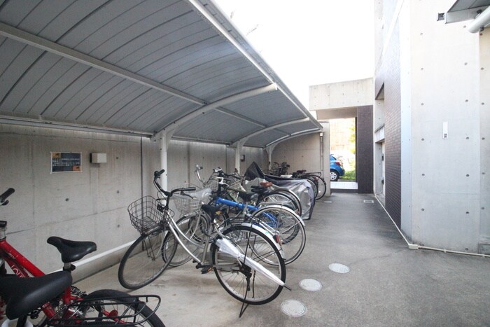 物件外観写真4　(駐輪場)