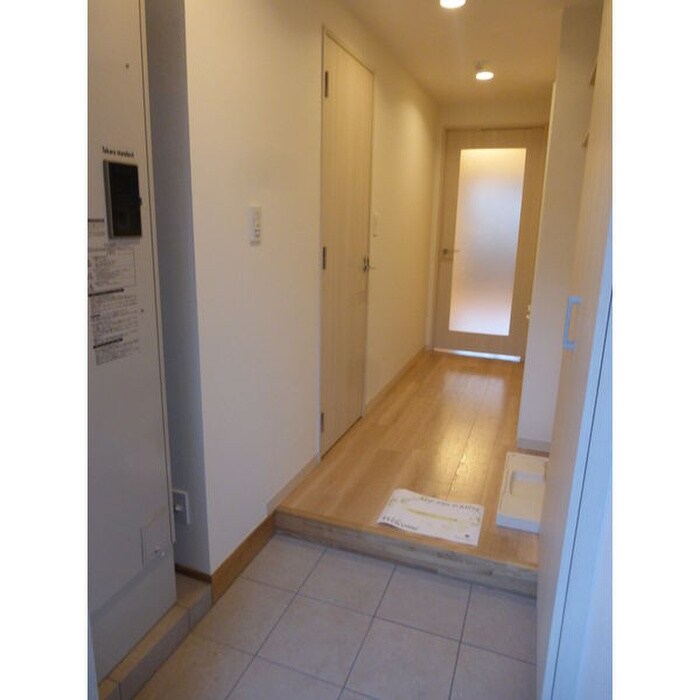 物件内観写真11　(玄関)