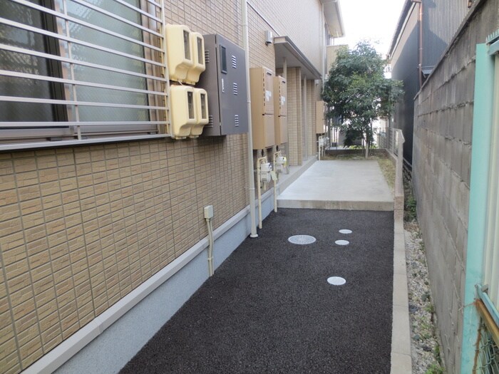 物件外観写真3　(エントランス部分)