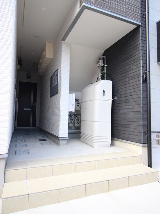 物件外観写真3　(エントランス部分)