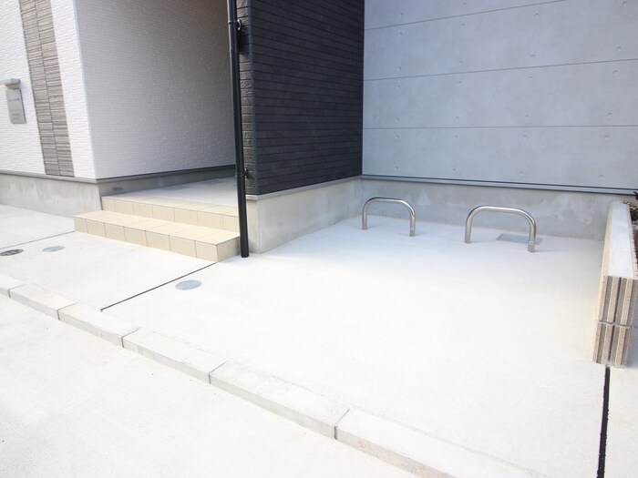 物件外観写真5　(駐輪場)