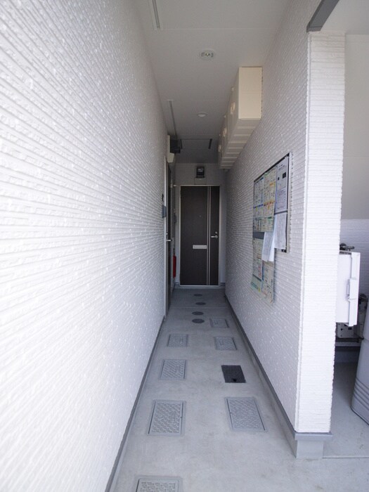 物件外観写真6　(エントランス部分)