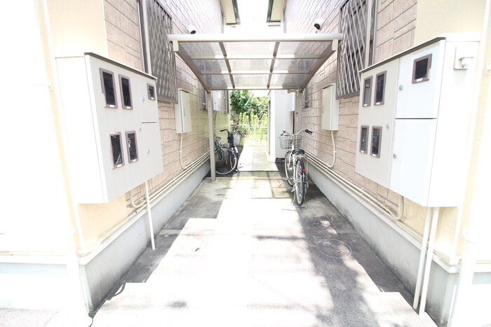 物件外観写真2　(駐輪場)