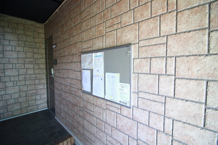 物件外観写真6　(エントランス部分)