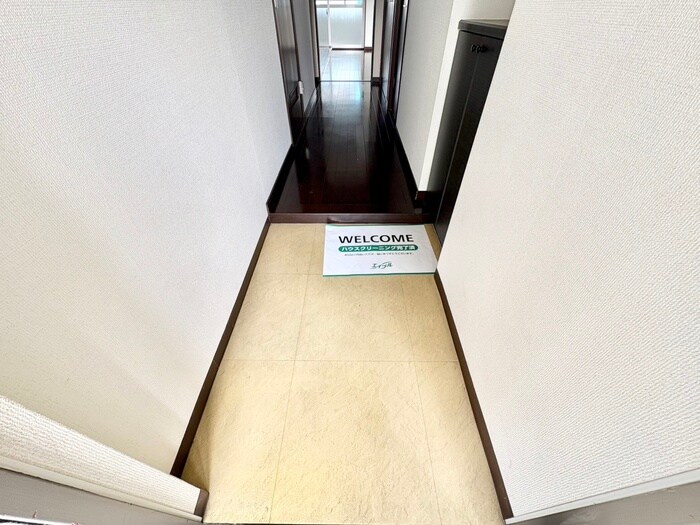 物件内観写真13　(玄関)