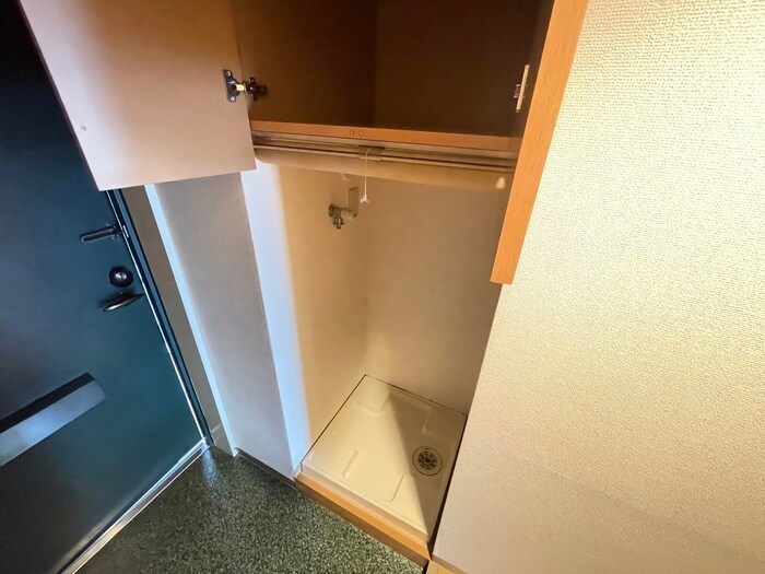 物件内観写真14　(洗濯機置場)