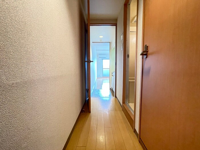 物件内観写真16　(廊下)