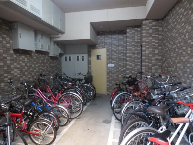 物件外観写真4　(駐輪場)