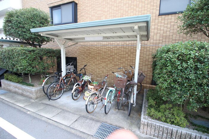 物件外観写真4　(駐輪場)