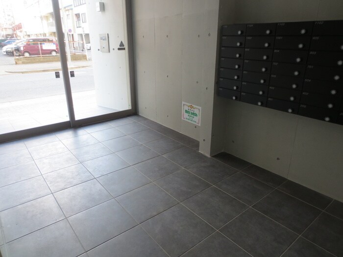 物件外観写真5　(エントランス部分)