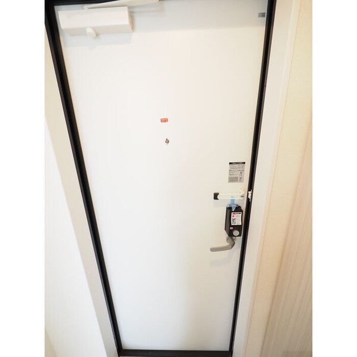 物件内観写真5　(玄関)