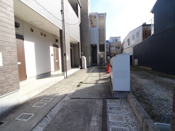 物件外観写真6　(エントランス部分)