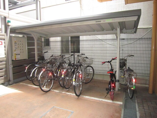 物件外観写真3　(駐輪場)
