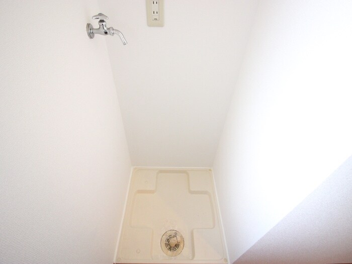 物件内観写真12　(洗濯機置場)