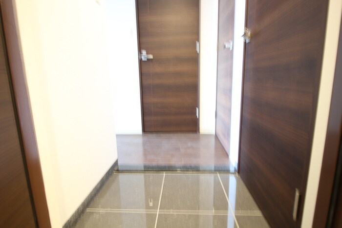 物件内観写真7　(玄関)