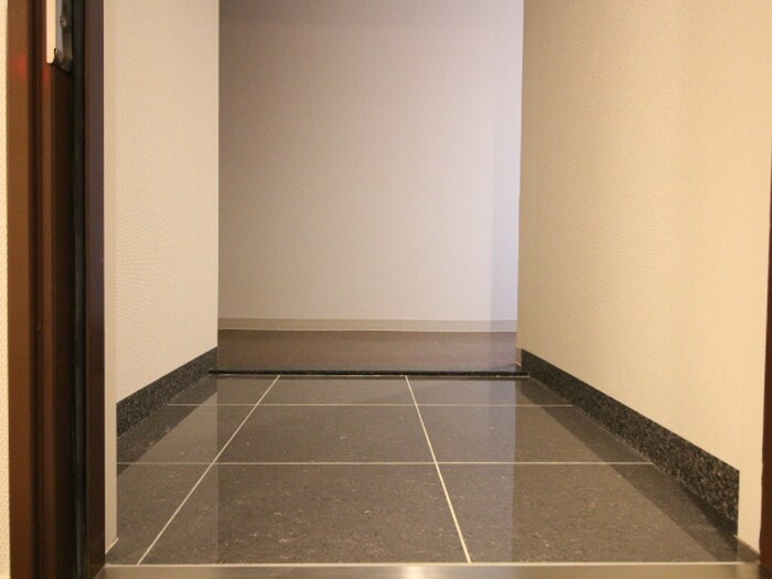 物件内観写真7　(玄関)