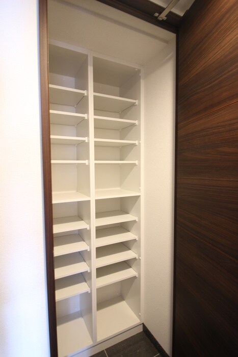 物件内観写真8　(靴箱)