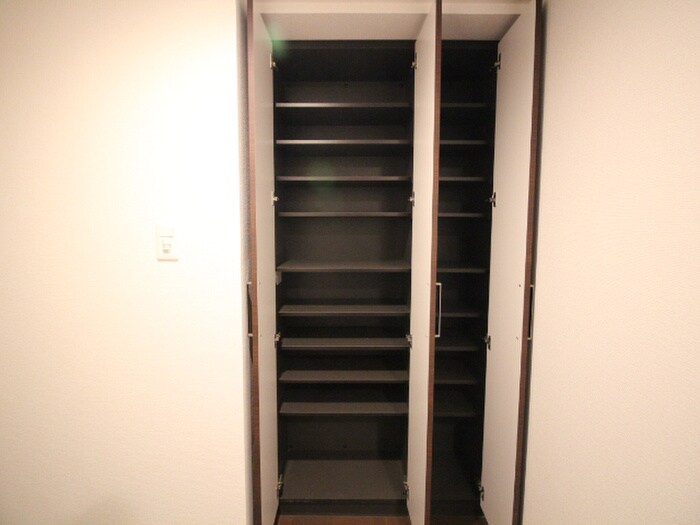 物件内観写真8　(靴箱)