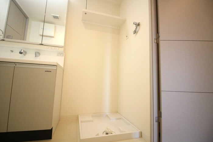 物件内観写真12　(洗濯機置場)