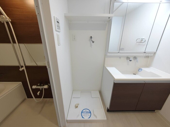 物件内観写真13　(洗濯機置場)