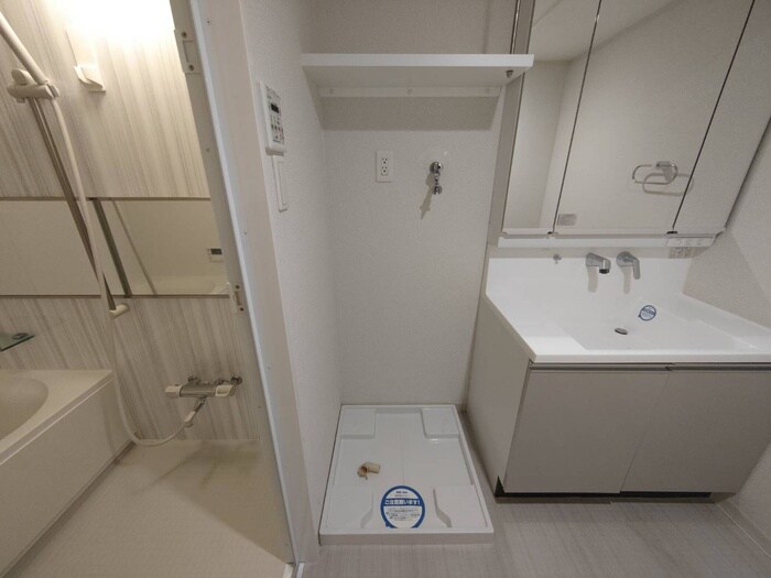 物件内観写真15　(洗濯機置場)