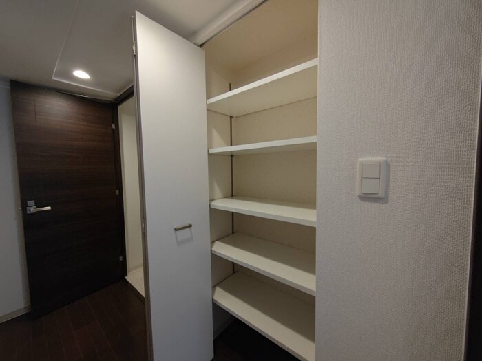 物件内観写真16　(収納)