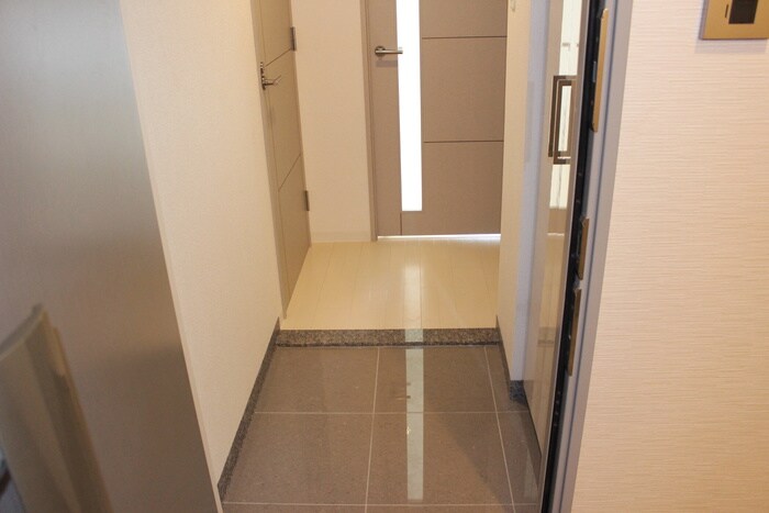 物件内観写真18　(玄関)