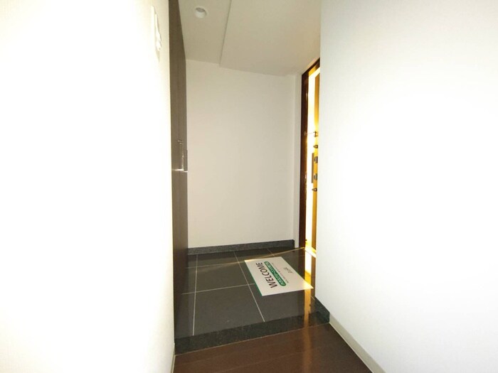物件内観写真18　(玄関)