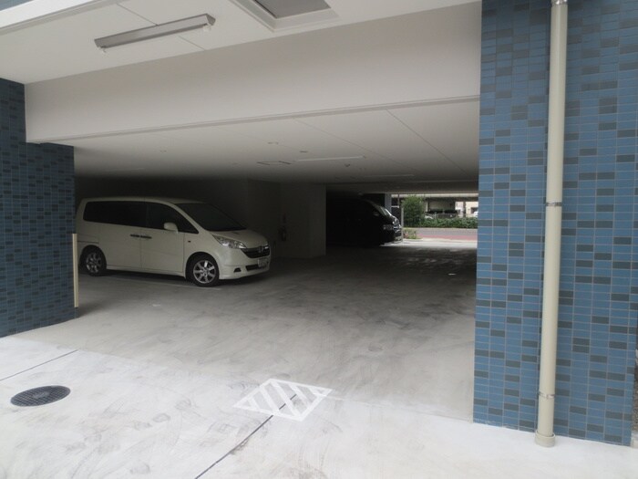 物件外観写真6　(駐車場)