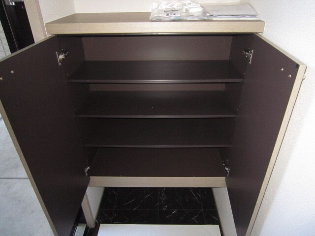 物件内観写真5　(靴箱)